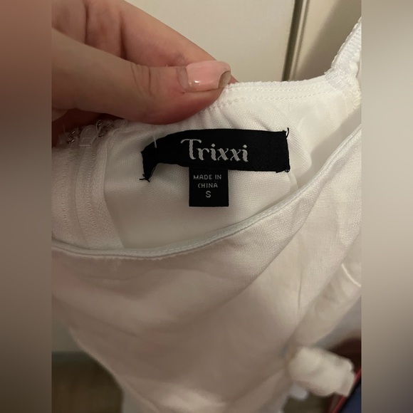 White apron waist dress - Picture 3 of 3